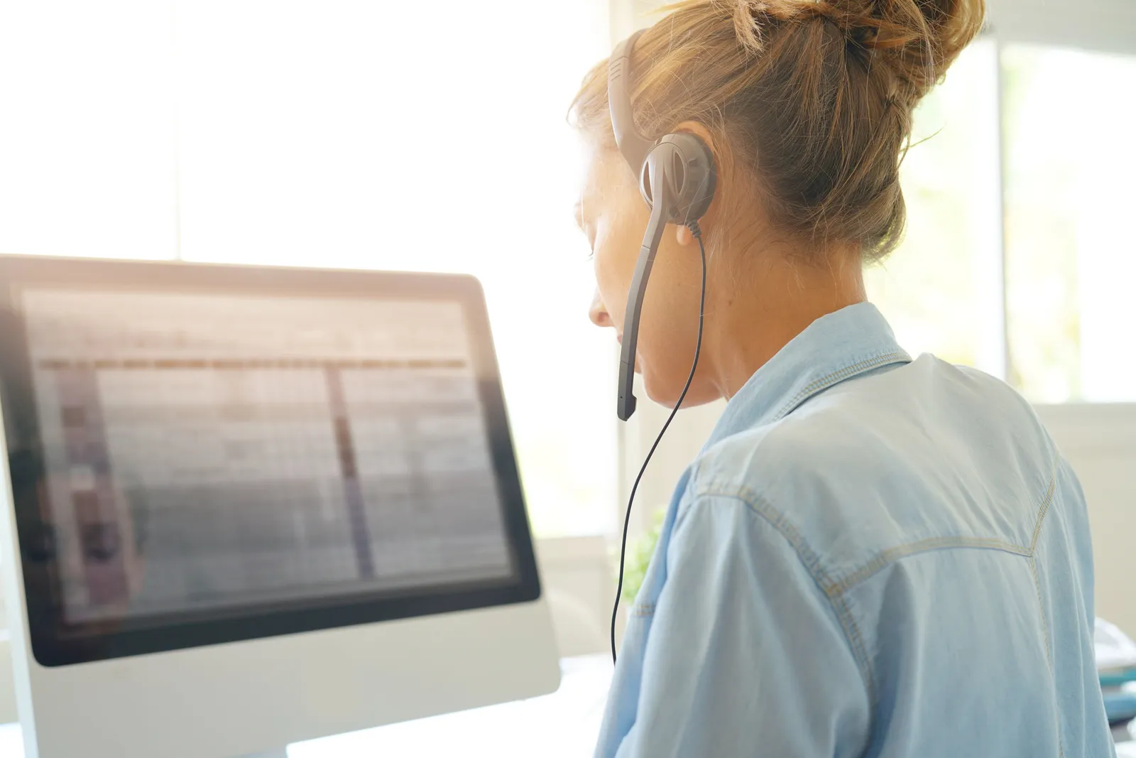 Contact center agent on a headset — NEODIX front-office service